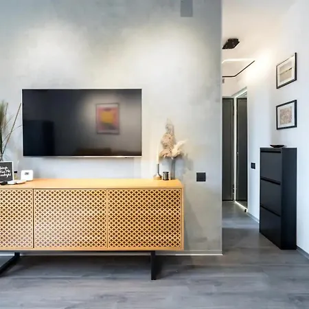 Modern Industrial Retreat アパート *