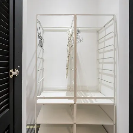 Modern Industrial Retreat Βουκουρέστι