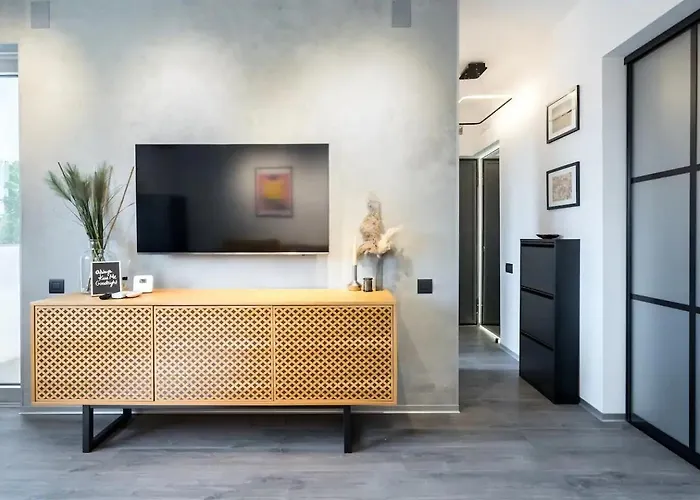 Modern Industrial Retreat شقة *