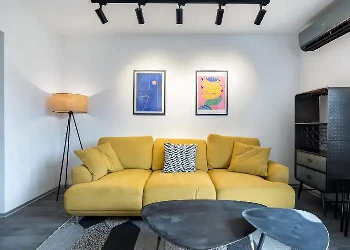 شقة Modern Industrial Retreat بوخارست