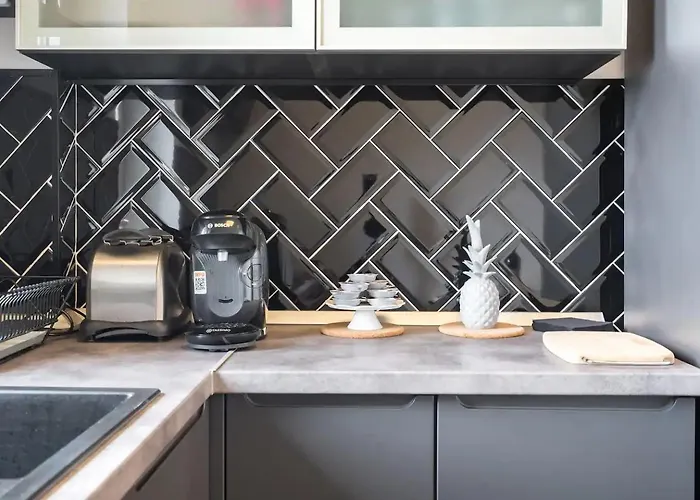 Modern Industrial Retreat شقة *