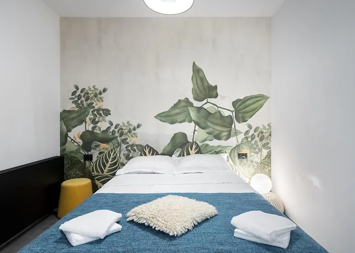 Modern Industrial Retreat Bukarest