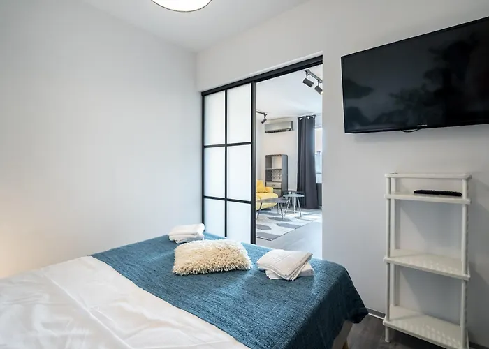 Modern Industrial Retreat شقة بوخارست