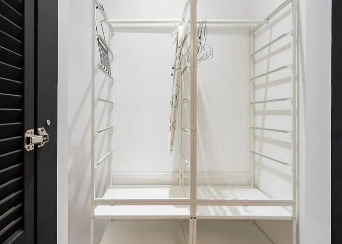 Modern Industrial Retreat Bukarest