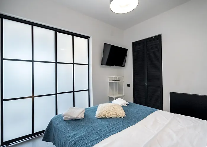 شقة Modern Industrial Retreat